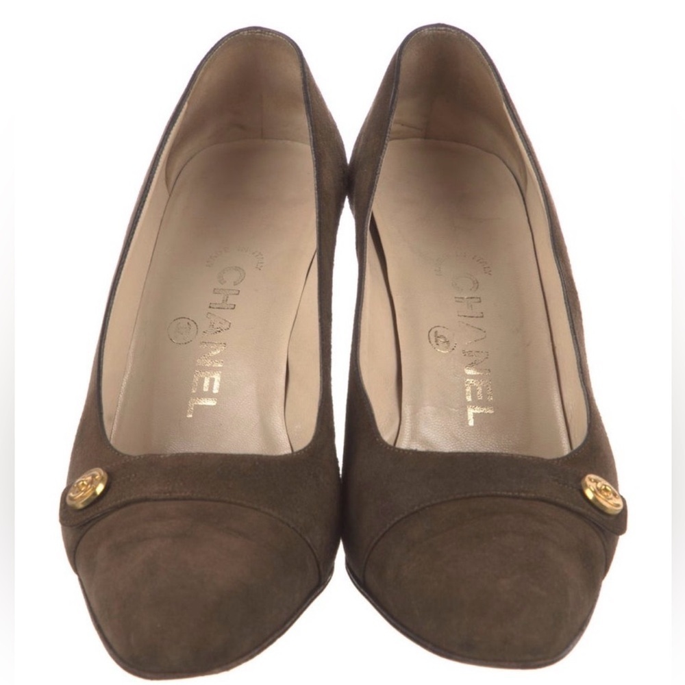 CHANEL Chocolate Brown Suede Pumps with Gold Accent 3” heel size 6.5